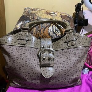 LARGE GUESS VINTAGE AND RARE SHOULDER PURSE